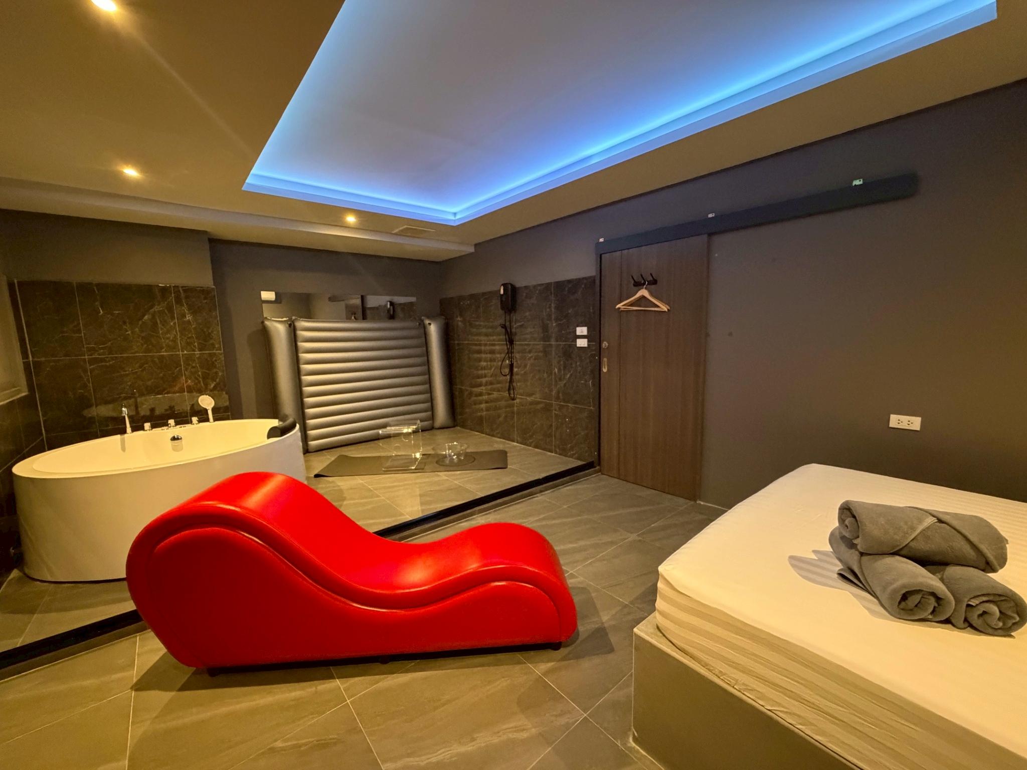 Jacuzzi room